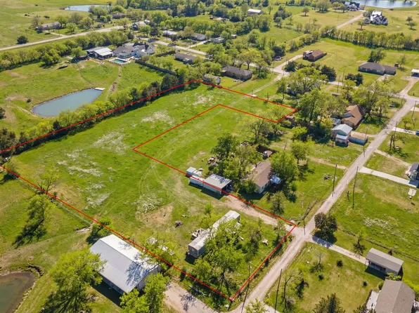 610 N 9th St, Gunter, TX 75058