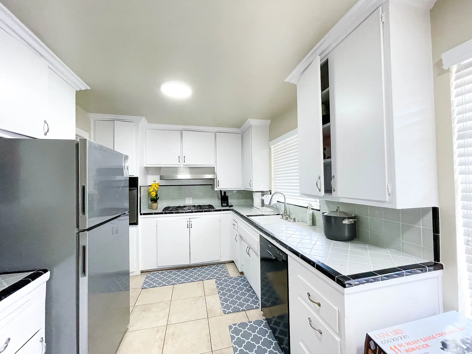3 bed, 1.5 bath, 1272 sqft, $4,200 — Photo 4