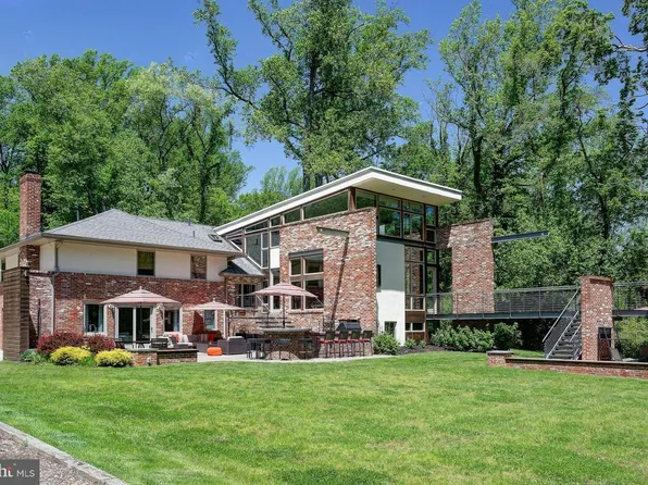 1127 Winding Dr, Cherry Hill, NJ 08003