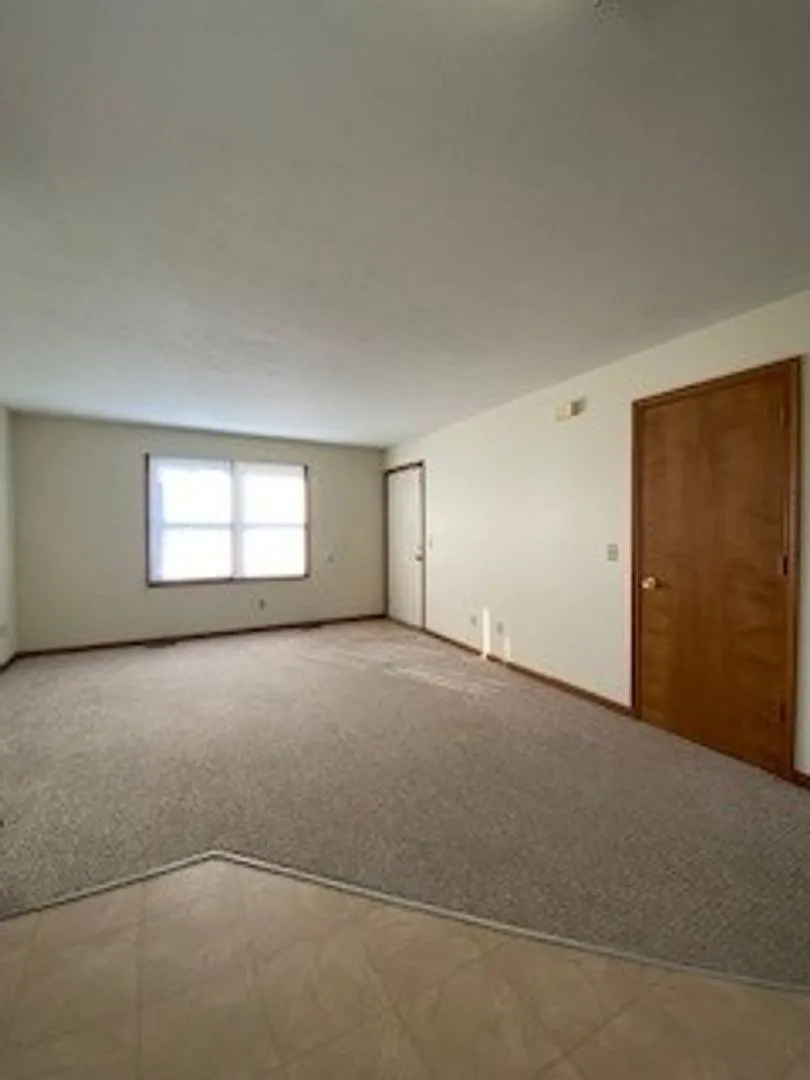 212 Stonewall Court — Photo 3