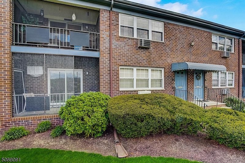 1st image of 580 Bloomfield Ave APT 5A