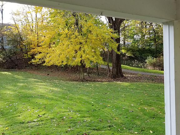 3rd image of 140 Carlenroy Dr