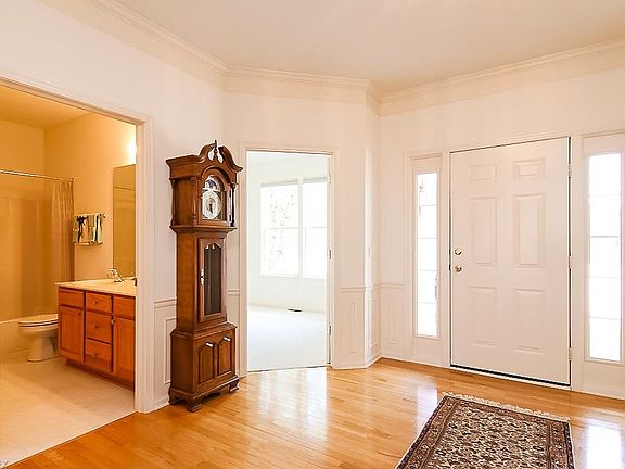 2nd image of 323 Lexington Cir