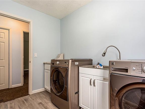 3rd image of 41731 Elmwood St