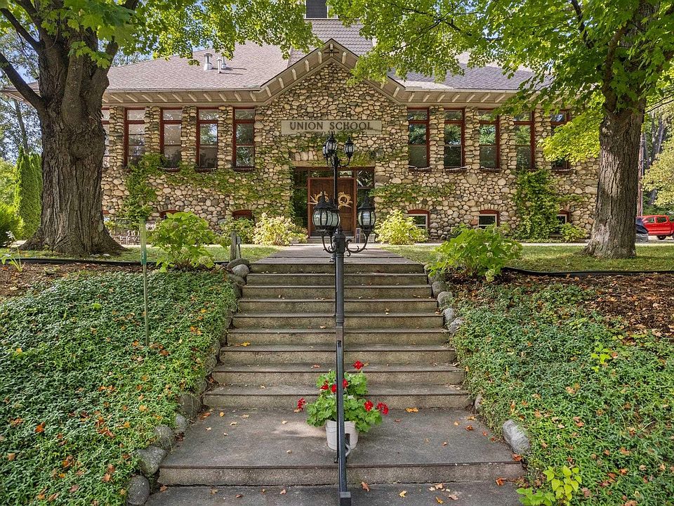 513 N Saint Marys St 4, Suttons Bay, MI 49682 MLS 1924774 Zillow