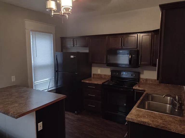 520 S Clark St — Photo 2