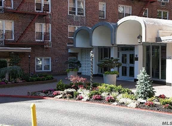 3rd image of 54-44 Little Neck Pkwy APT 4M