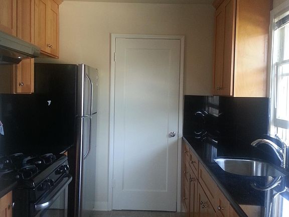 2nd image of 1041 Noel Dr APT 1