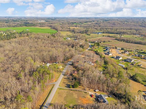 2nd image of 1019 White Hill School Road