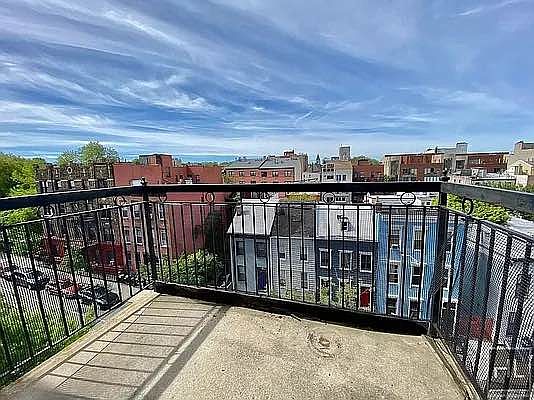 5th image of 257 15th St APT 401