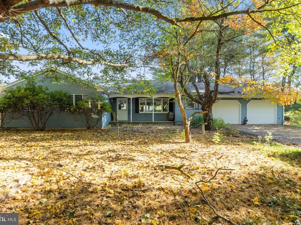 3 Meadow Way, Kintnersville, PA 18930