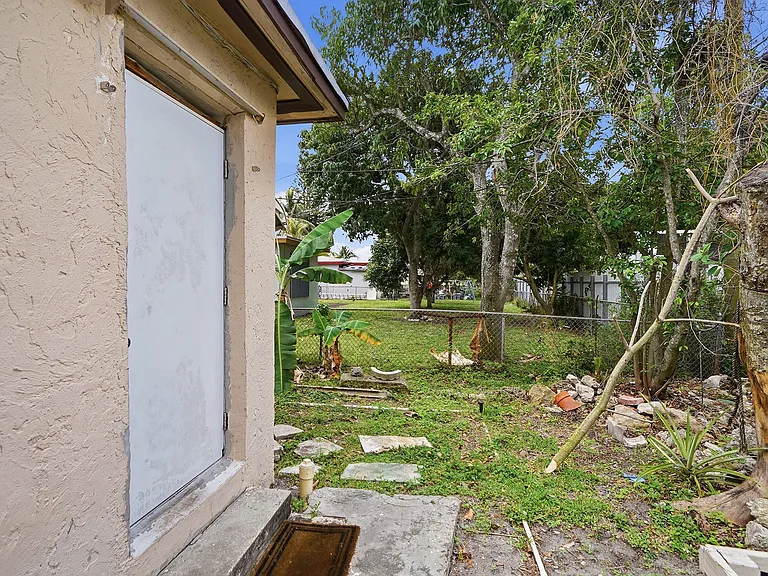 2130 SW 67th Ave #A — Photo 3