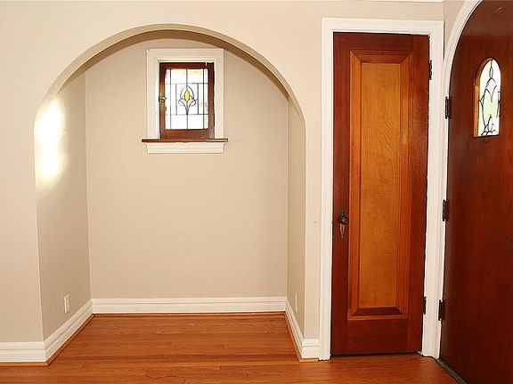 5th image of 6631 Winona Ave