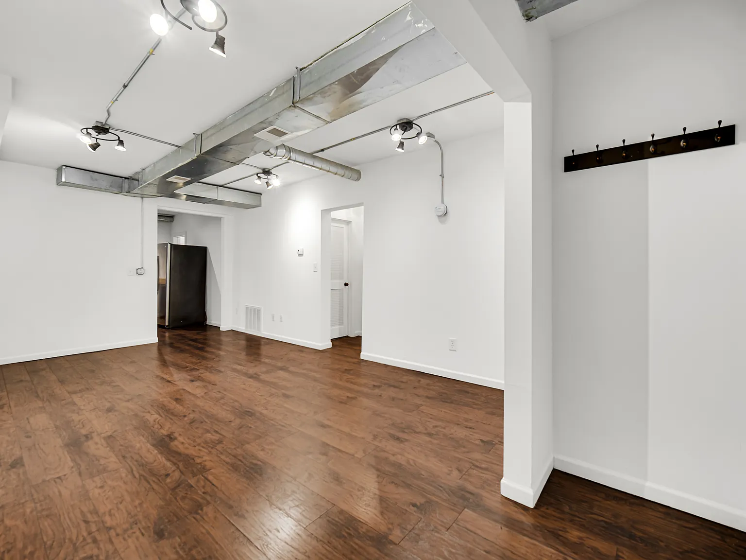 2 bed, 850 sqft, $1,500 — Photo 2