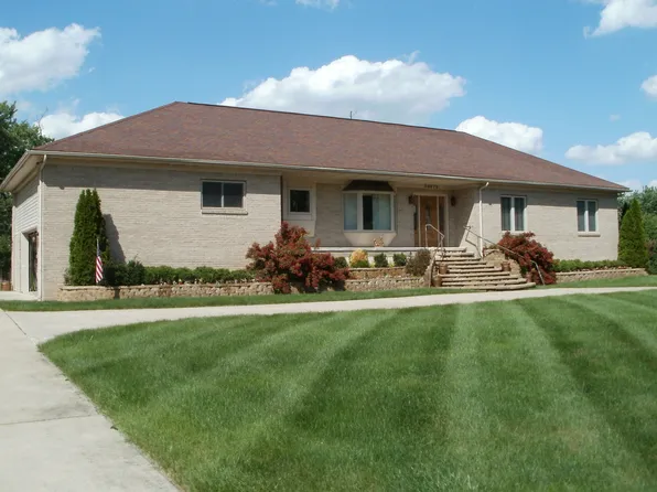 28072 Greenmeadow Cir W, Farmington Hills, MI 48334