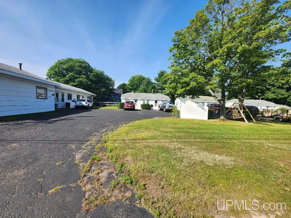 55821 Lake Linden Ave, Calumet, MI 49913
