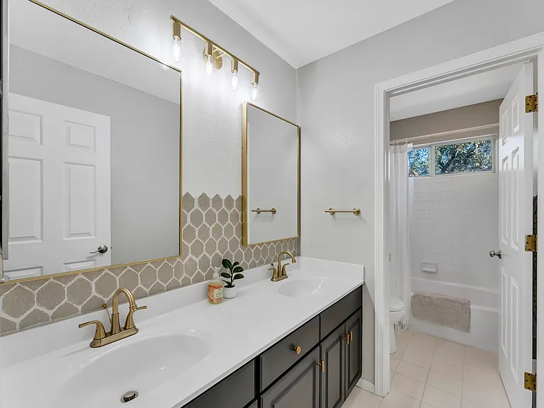 4529 Windcrest Dr — Photo 16
