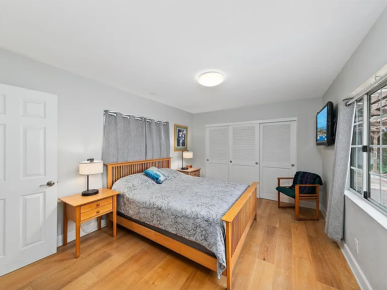 250 Soledad Place — Photo 35