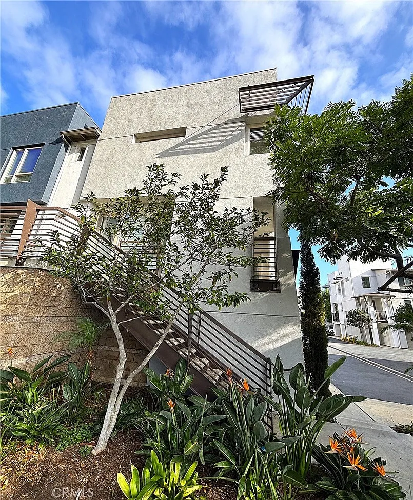 2 bed, 2.5 bath, 1110 sqft, $4,300 — Photo 3