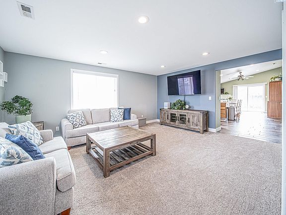 3rd image of 9312 Shetland Dr
