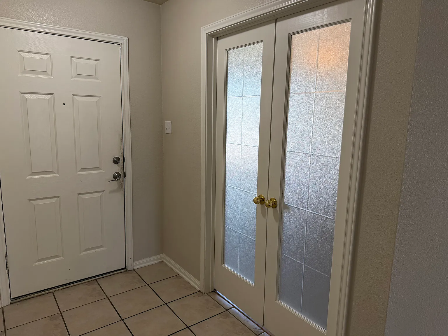 4 bed, 2040 sqft, $1,950 — Photo 2