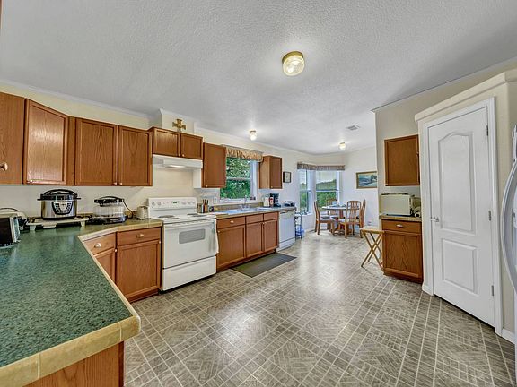 5th image of 501 N Buckboard Dr
