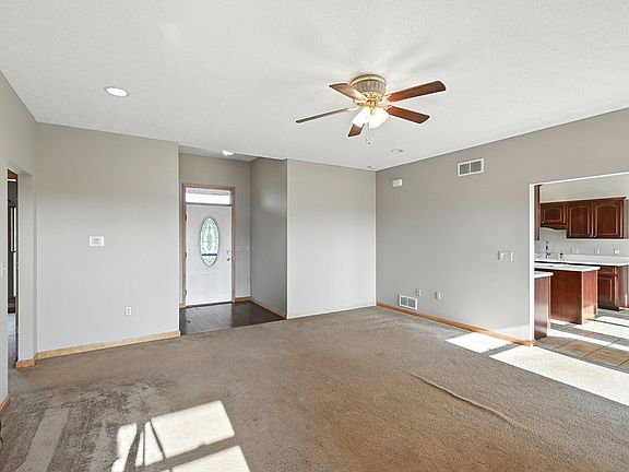 3rd image of 3096 Decliff Rd N