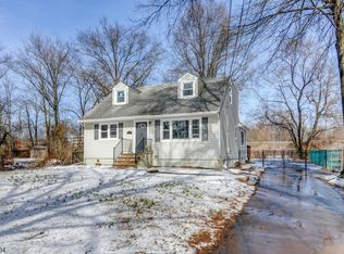 34 Sycamore Ave, Bridgewater, NJ 08807