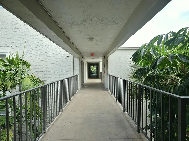 6884 N Kendall Dr #C401 — Photo 14