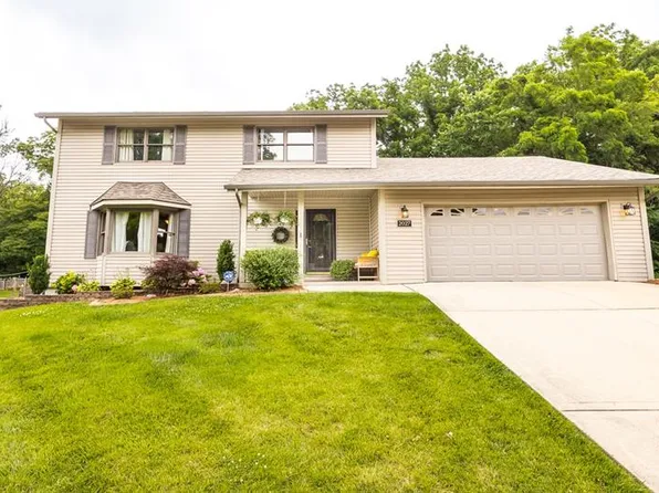 2027 Greenbrier Dr, Collinsville, IL 62234