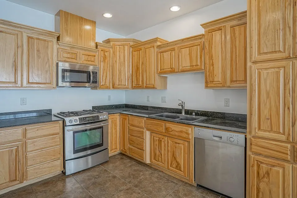 3 bed, 1847 sqft, $2,800 — Photo 2