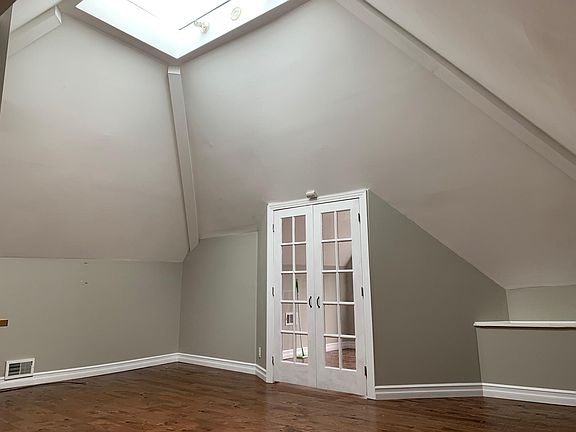 3rd image of 46 Whitney Pl #3