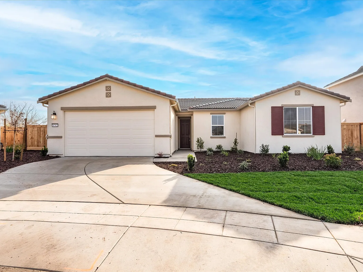 5 bed, 2200 sqft, $2,900 — Photo 1