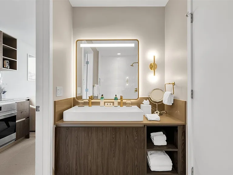 159 NE 6th St #Penthouse 5014 — Photo 21