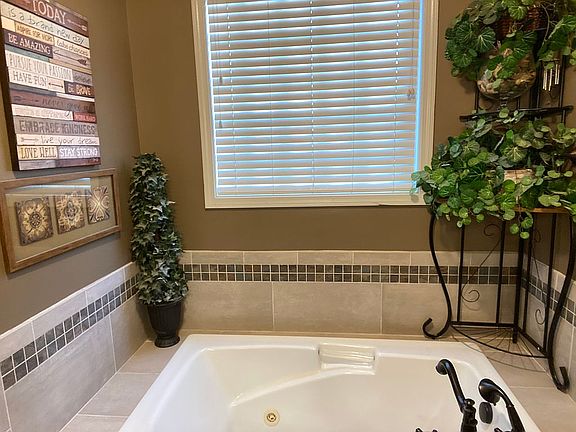 4th image of 8006 King Arthurs Ct