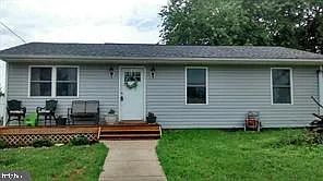3 bed, 1040 sqft, $1,749 — Photo 1
