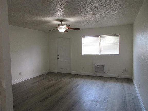 4th image of 417 N E St APT 39