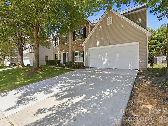 3rd image of 2700 Piersland Dr