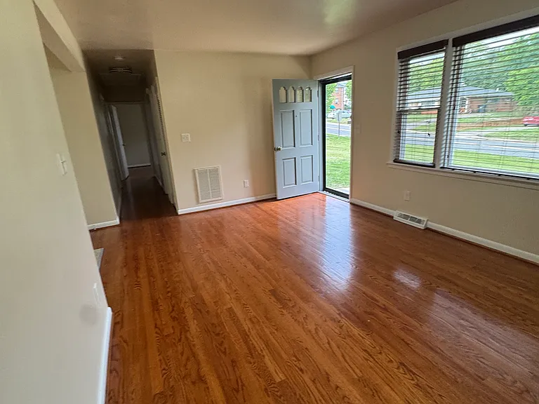 106 Bryant Rd — Photo 2
