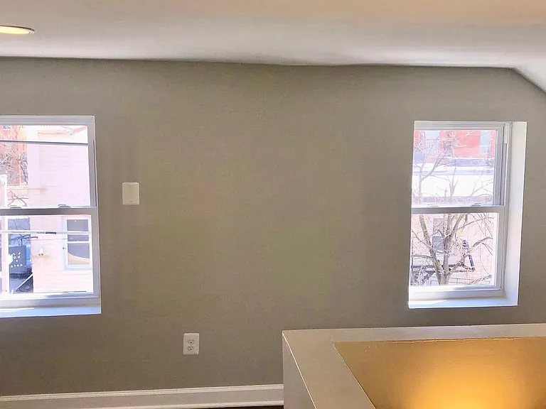 313 W Madison St — Photo 9