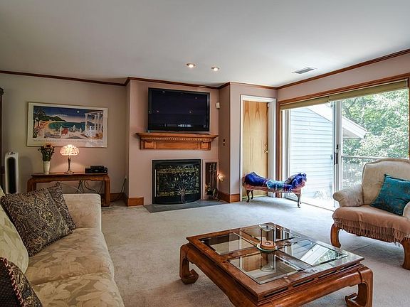 2nd image of 8 N Stone Mill Dr #924