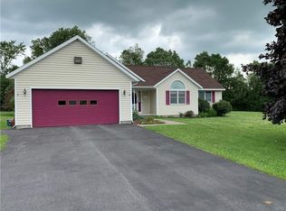 7653 Thomas Cir, Stittville, NY 13469