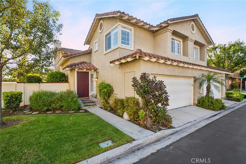 3 bed, 2.5 bath, 1677 sqft, $4,750 — Photo 2