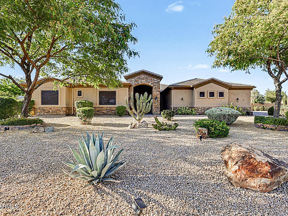 3rd image of 806 W DESERT RANCH Road