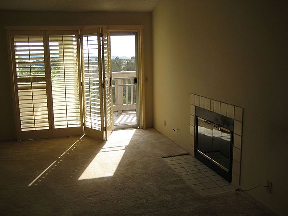 Livingroom and balcony