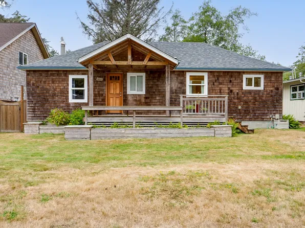 588 N Hemlock St, Cannon Beach, OR 97110