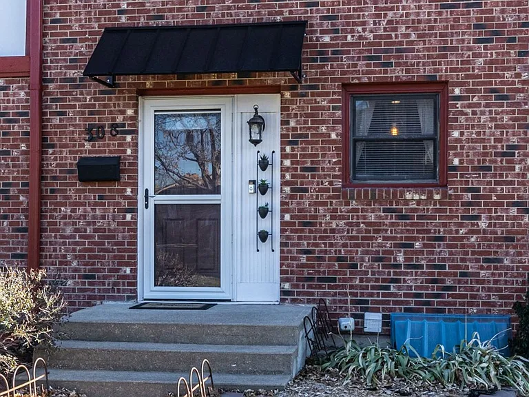 308 Twykingham Pl — Photo 2