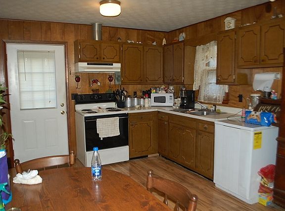 2nd image of 222 Gateway Dr