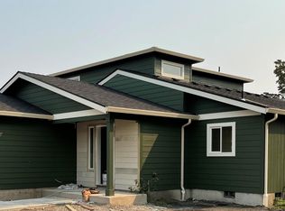 791 Sydney Ct, Central Point, OR 97502