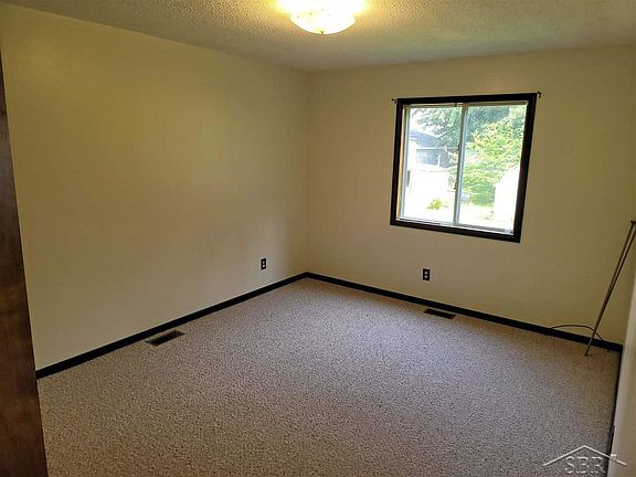5th image of 810 A St